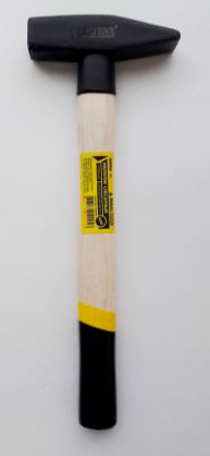Молоток слесарный деревянная ручка 400г 19005  кованый (защит. манжета)  (1/60шт) MaxiTool									