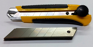 Нож технический 25мм MaxiTool 19791