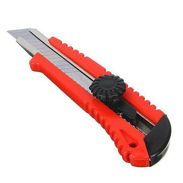 FALCO Нож универс. усиленный с сегментированным лезвием 18мм (круглый фиксатор) 685-011